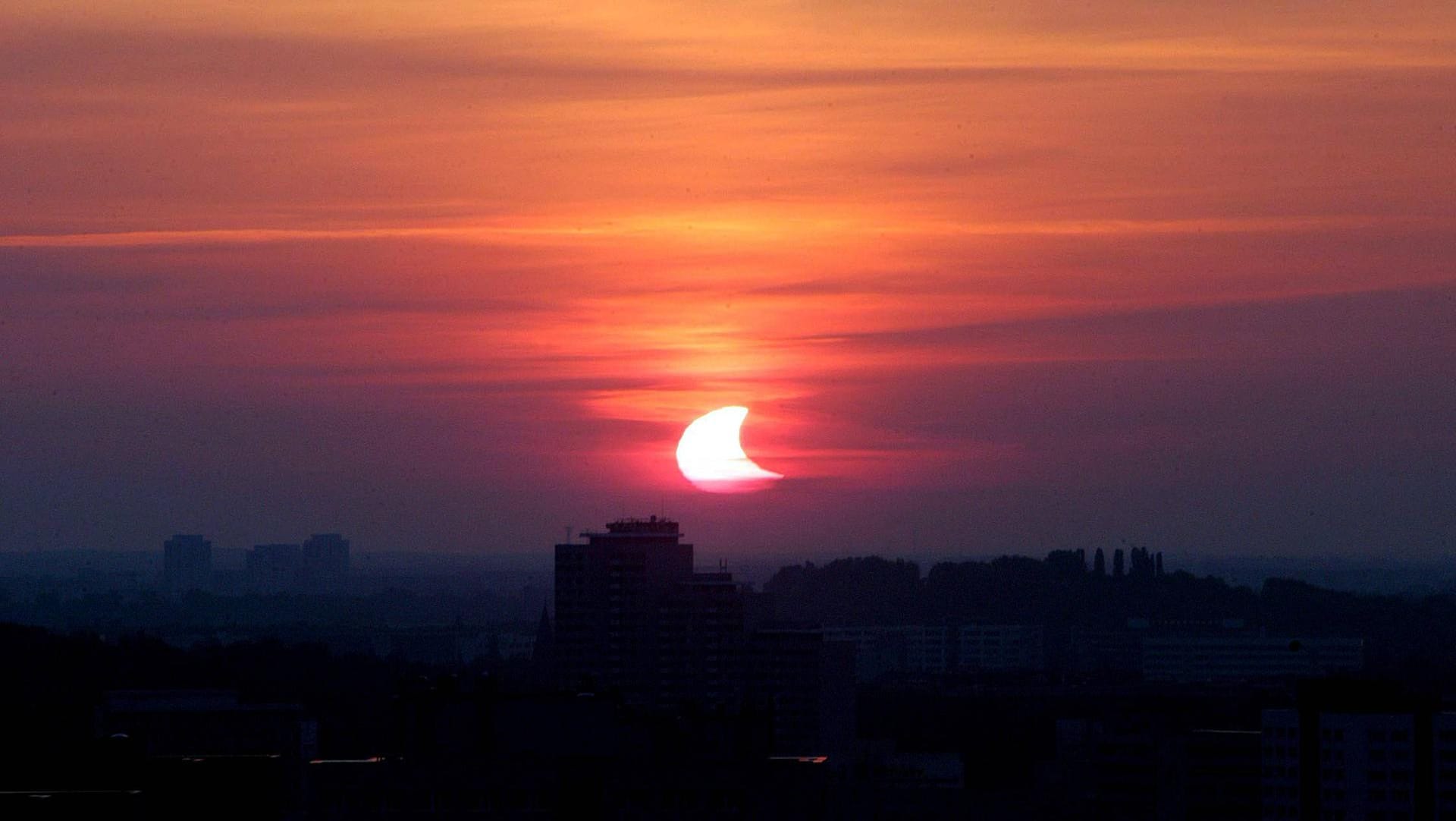 Sonnenfinsternis über Berlin: Am Donnerstag kommt es über der Hauptstadt wieder zu einer partiellen Sonnenfinsternis.