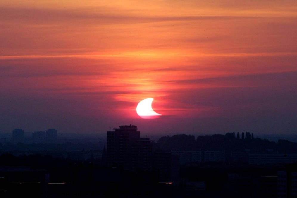 Sonnenfinsternis über Berlin: Am Donnerstag kommt es über der Hauptstadt wieder zu einer partiellen Sonnenfinsternis.
