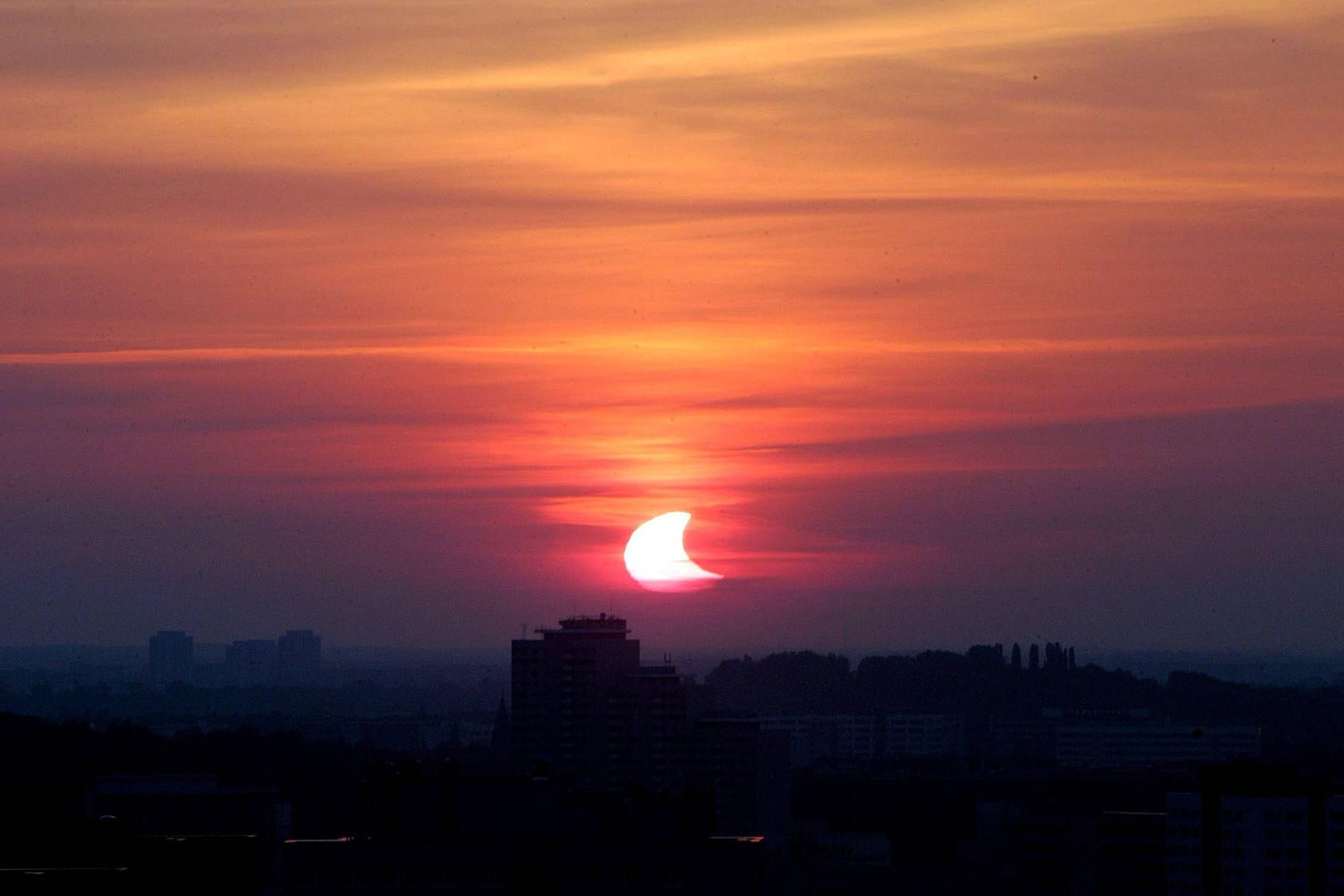 Sonnenfinsternis über Berlin: Am Donnerstag kommt es über der Hauptstadt wieder zu einer partiellen Sonnenfinsternis.