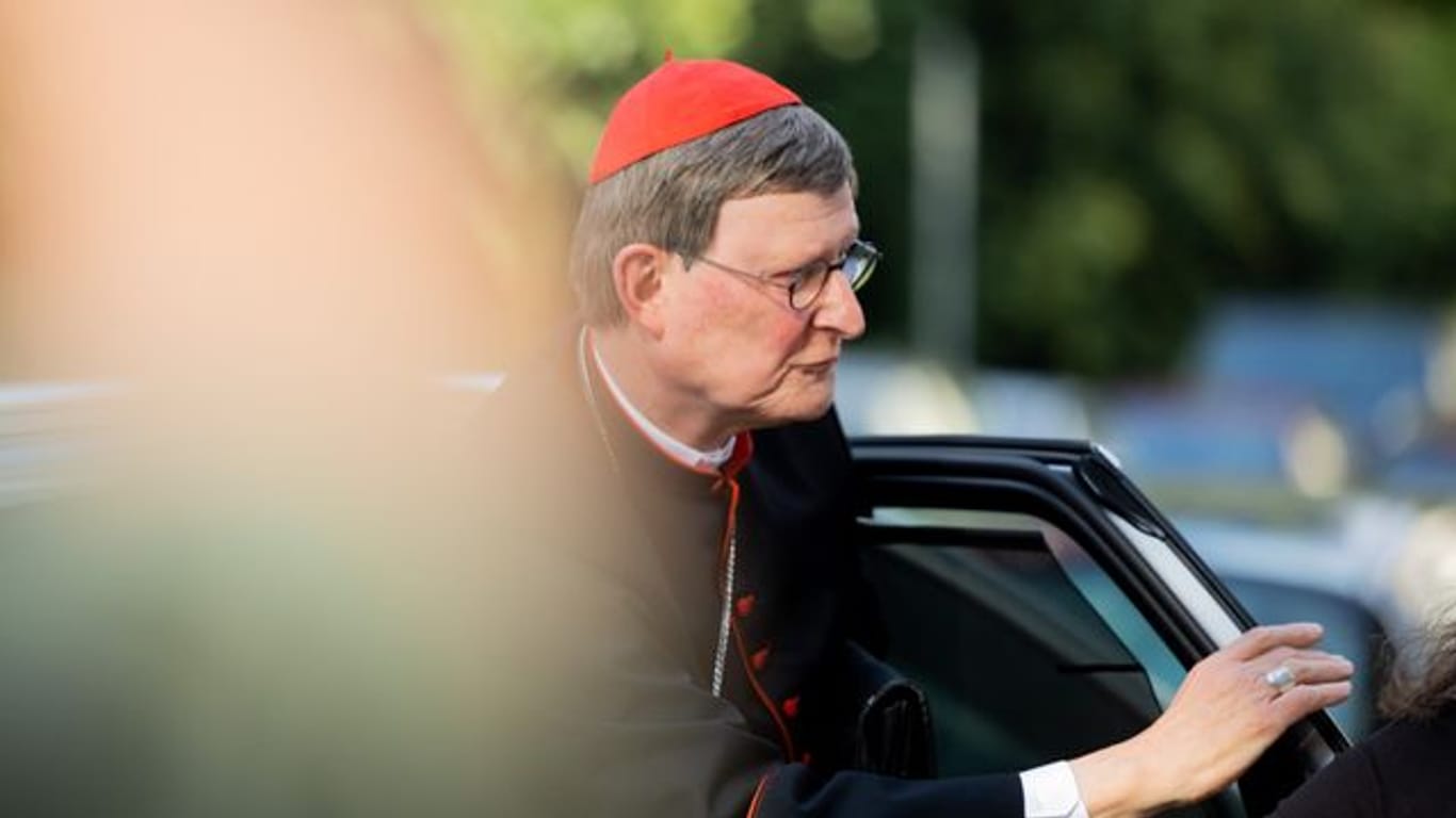 Kardinal Woelki firmt Jugendliche
