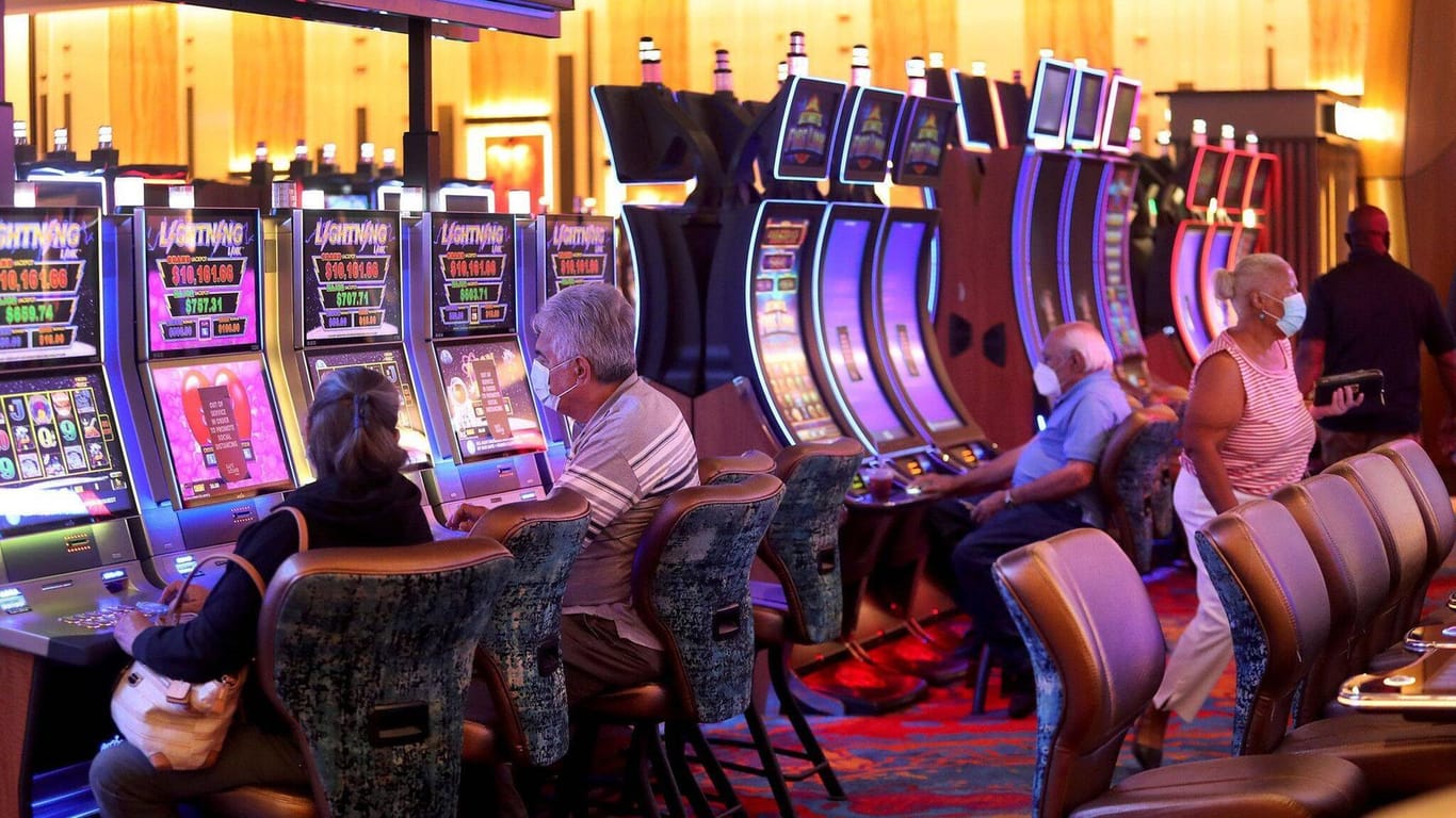 Ein Casino in den USA (Symbolbild): Eine Nonne hat Hunderttausende US-Dollar verzockt.