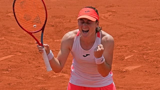 Tamara Zidansek feiert ihren Sieg im Viertelfinale.