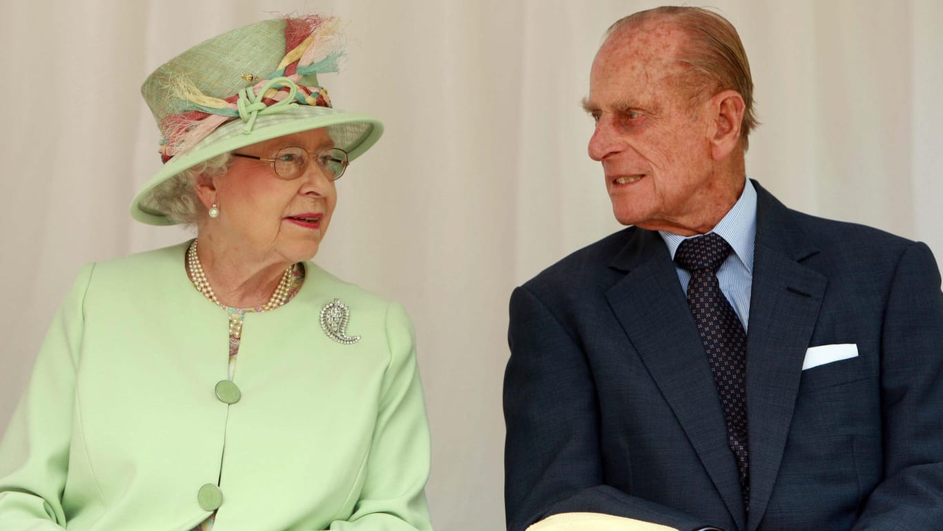 Queen Elizabeth II. und Prinz Philip: Die britische Königin hat für ihren verstorbenen Mann eine Blume pflanzen lassen.