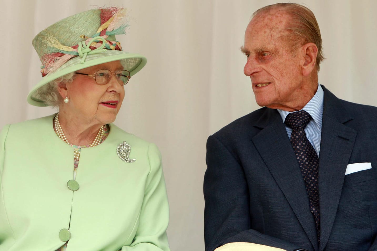 Queen Elizabeth II. und Prinz Philip: Die britische Königin hat für ihren verstorbenen Mann eine Blume pflanzen lassen.