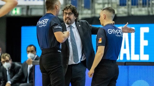 Trainer Andrea Trinchieri (M. Trainer Andrea Trinchieri (M.