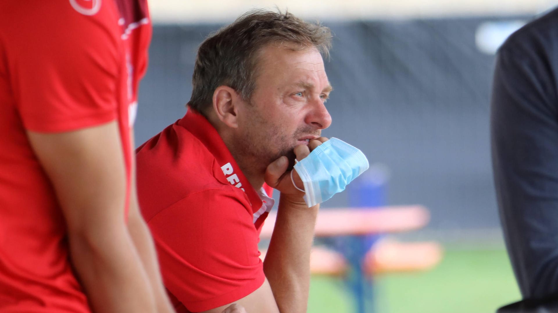 Jörg Jakobs beim Training des 1. FC Köln (Archivbild): Der Kaderplaner muss die Mannschaftsaufstellung verbessern.