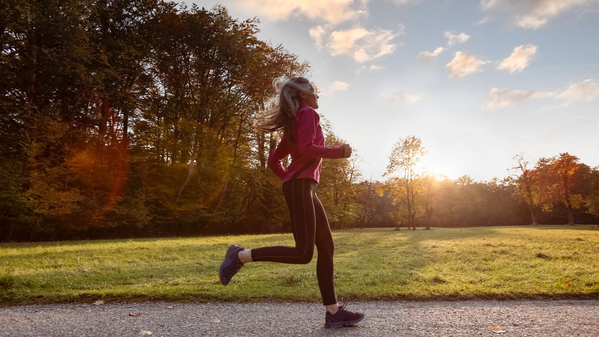 Eine Frau joggt (Symbolbild): Die Polizei hat die Ermittlungen aufgenommen.