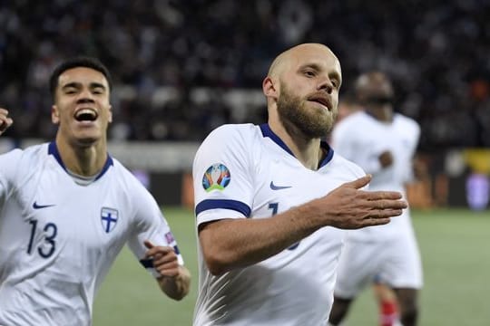 Der Finne Teemu Pukki (r) will mit seinem Team für Überraschungen sorgen.