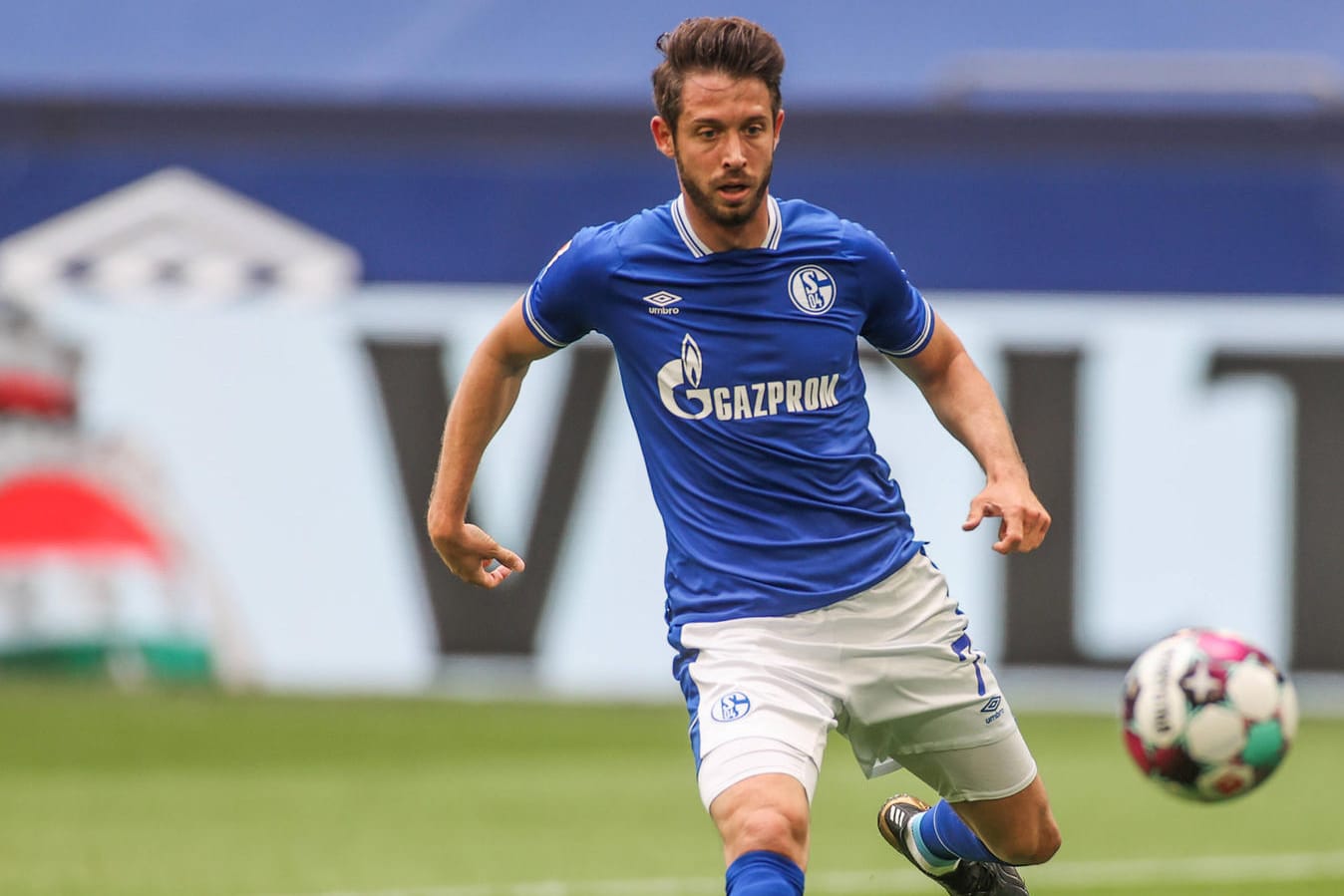 Mark Uth: Berichten zufolge soll der Schalke-Spieler kommende Saison wieder im Trikot des 1. FC Köln auflaufen.