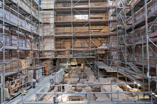 In der Kirche St. Johannis in Mainz befindet sich ein Gerüst