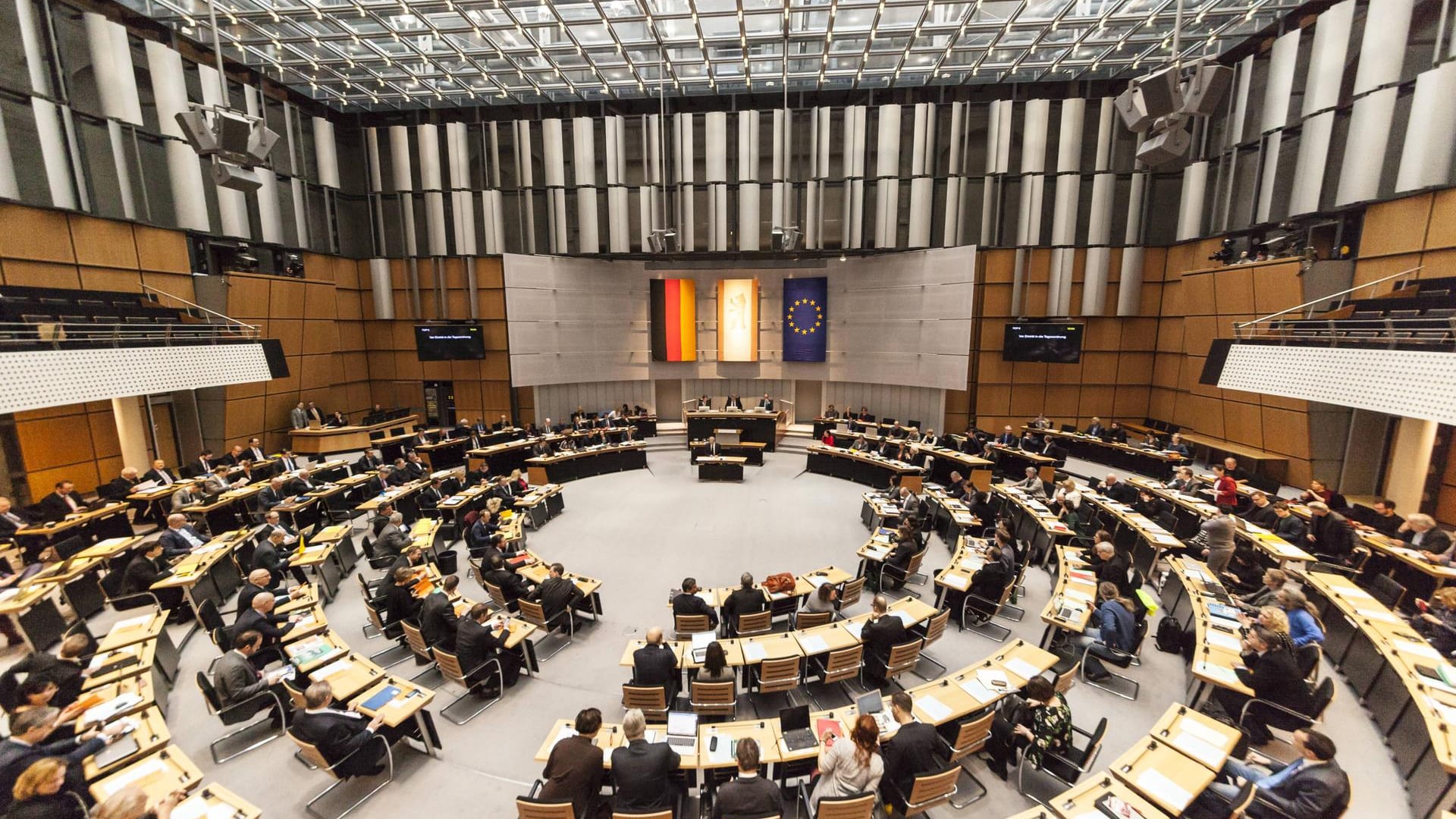 Blick in den Plenarsaal des Berliner Abgeordnetenhauses (Archivbild): Am 26. September wird in Berlin gleich mehrmals gewählt. Blick in den Plenarsaal des Berliner Abgeordnetenhauses (Archivbild): Am 26. September wird in Berlin gleich mehrmals gewählt.