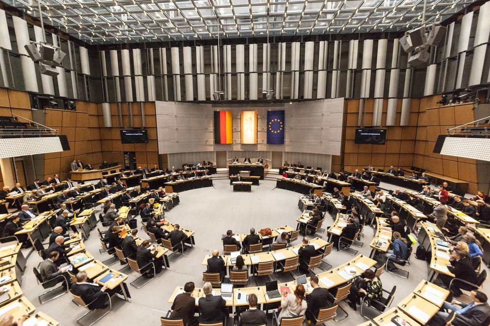 Blick in den Plenarsaal des Berliner Abgeordnetenhauses (Archivbild): Am 26. September wird in Berlin gleich mehrmals gewählt.