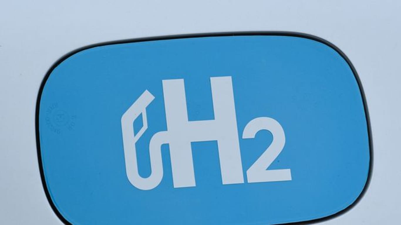 Das chemische Elemet "H2" für Wasserstoff ist zu sehen