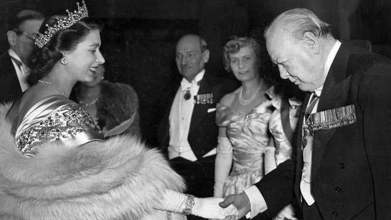 Queen Elizabeth II. und Winston Churchill am 23. März 1950.
