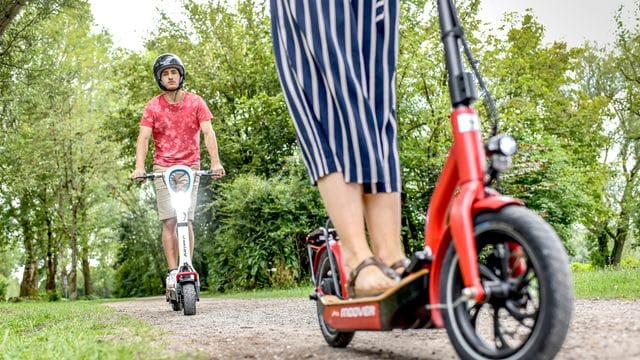 E-Tretroller sind wendig und unkompliziert. E-Tretroller sind wendig und unkompliziert.