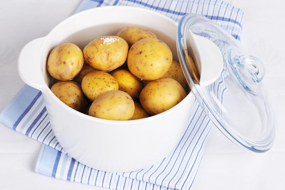 Kartoffeln: Wenn Kartoffeln am nächsten Tag noch einmal aufgewärmt werden, ist ihr Kaloriengehalt gesunken.
