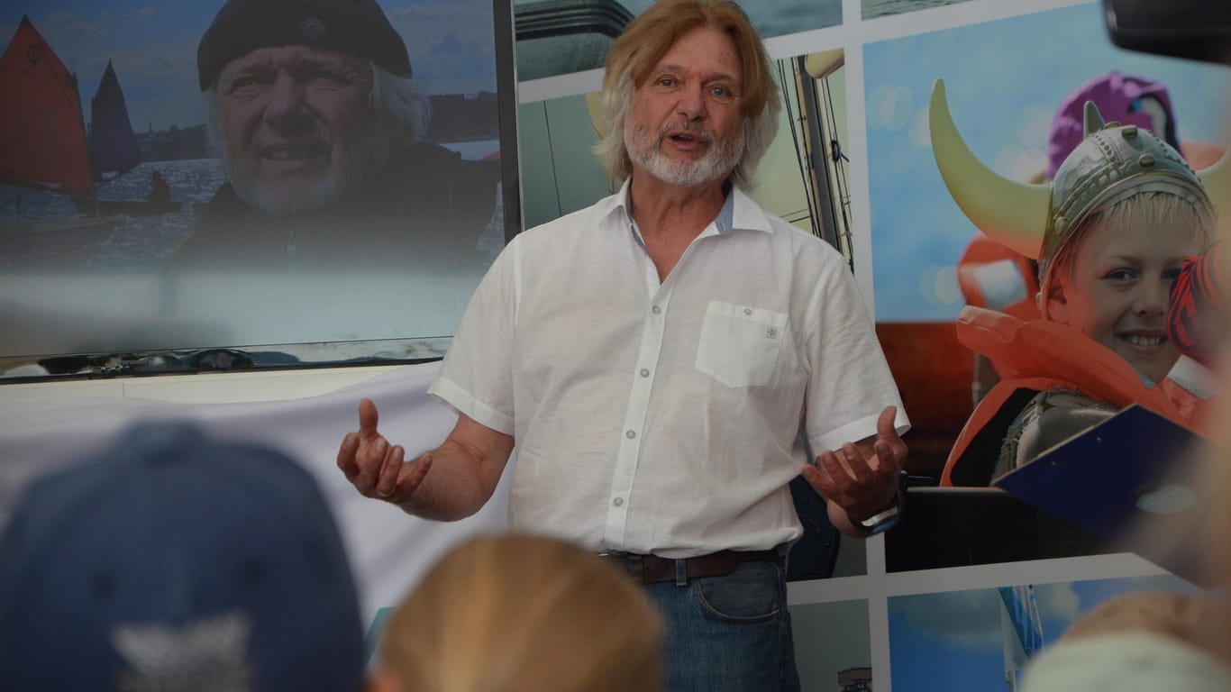 Arved Fuchs bei einem Vortrag für Kinder in Kiel: Er hat von seinen vergangenen und zukünftigen Reisen berichtet.