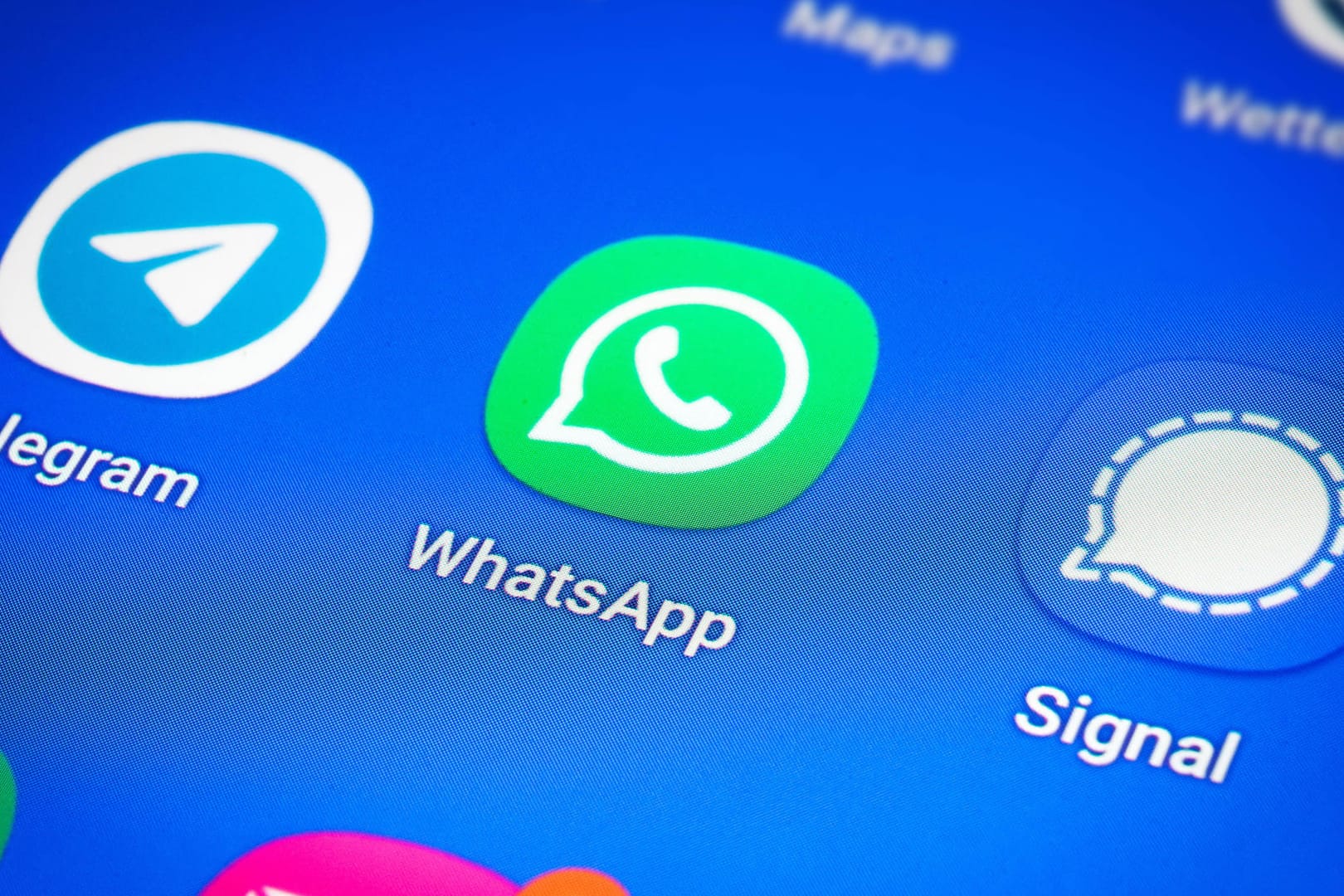 Messengerdienste Telegram, WhatsApp und Signal: Geheimdienste und Polizei sollen auch verschlüsselte Kommunikation überwachen können. Dadurch werden die Kommunikationsdienste aber für alle unsicherer.