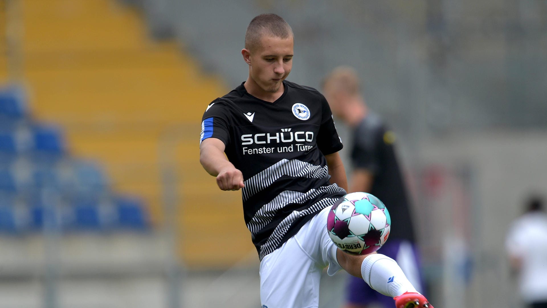 Vladislav Cherny (Archivbild): Das Mittelfeld-Talent bleibt der Arminia bis 2024 erhalten. Vladislav Cherny (Archivbild): Das Mittelfeld-Talent bleibt der Arminia bis 2024 erhalten.