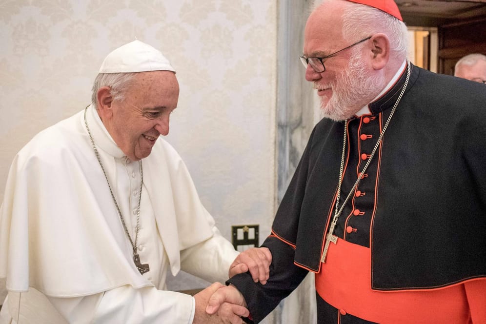 Papst Franziskus (l.) und Kardinal Reinhard Marx im Mai 2019: "Mach weiter, so wie Du es vorschlägst, aber als Erzbischof von München und Freising".