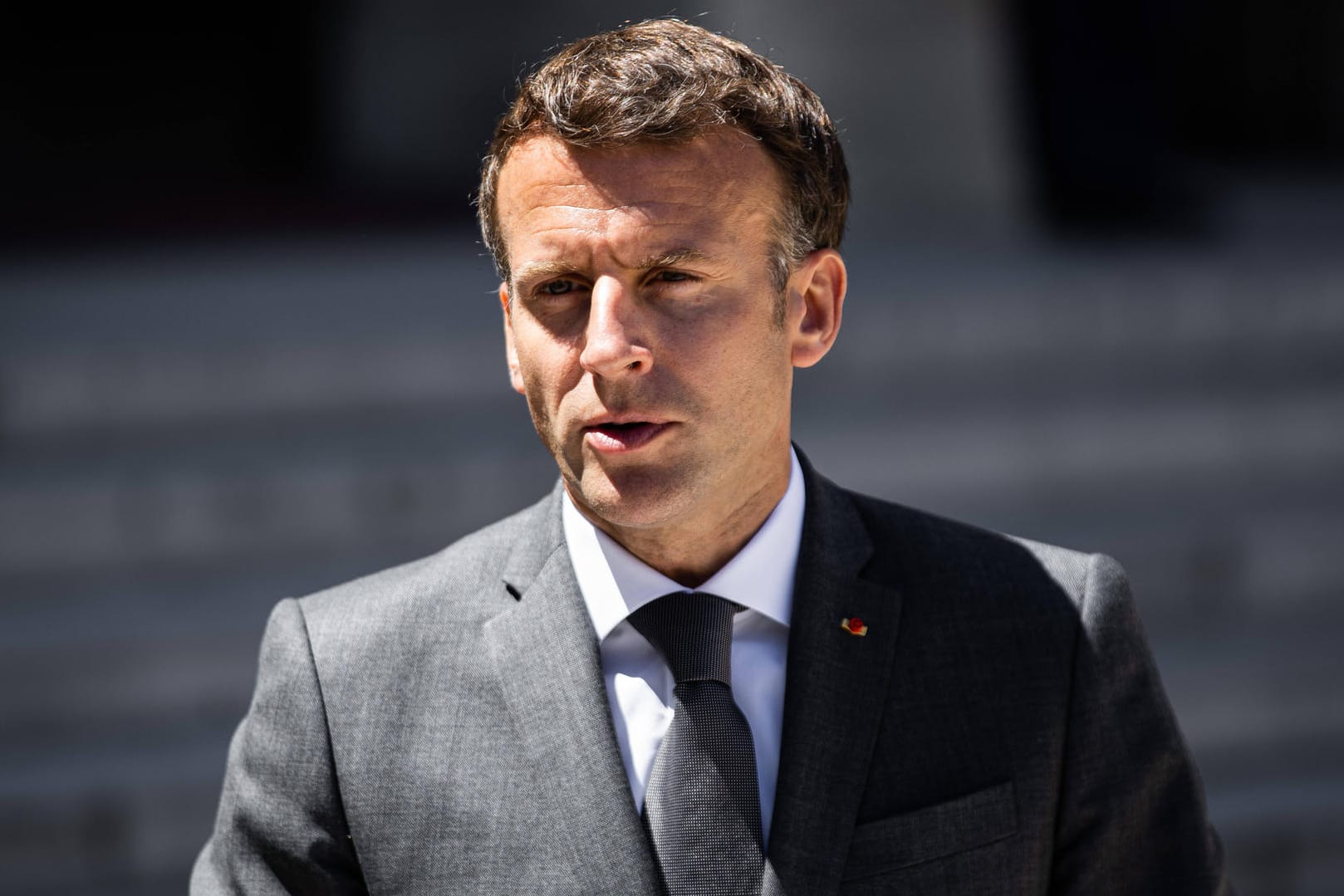 Emmanuel Macron, Präsident Frankreichs: Der Angreifer wollte seine Unzufriedenheit mit Macrons Politik zum Ausdruck bringen.