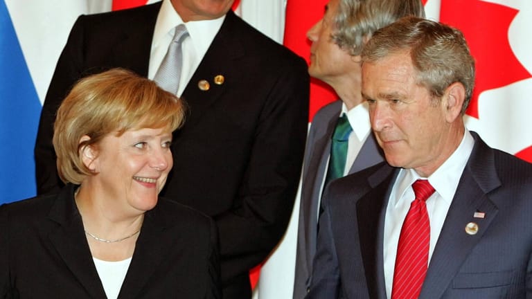 Angela Merkel und George W. Bush auf dem G8-Gipel 2006 in Sankt Petersburg.