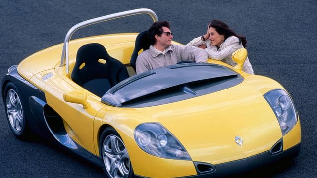 Französische Fahrmaschine: Mit Motor, vier Rädern und sonst nicht mehr ganz viel lädt Renault mit dem Spider zum puren Autospaß ein. Französische Fahrmaschine: Mit Motor, vier Rädern und sonst nicht mehr ganz viel lädt Renault mit dem Spider zum puren Autospaß ein.
