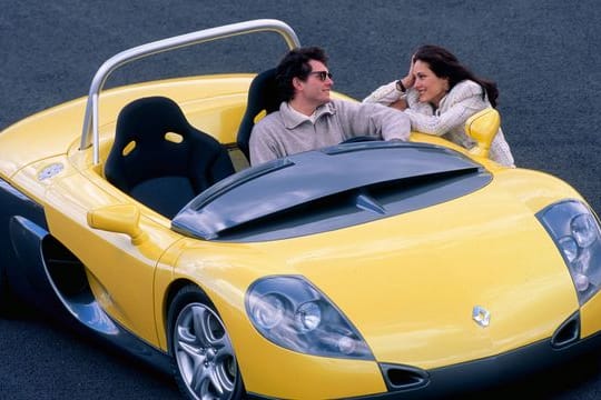 Französische Fahrmaschine: Mit Motor, vier Rädern und sonst nicht mehr ganz viel lädt Renault mit dem Spider zum puren Autospaß ein.
