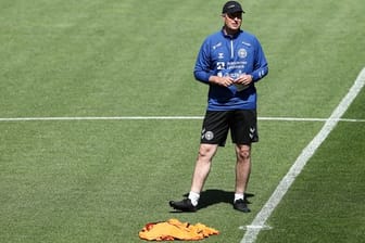 Dänemarks Trainer Kasper Hjulmand macht sich Sorgen wegen der Corona-Pandemie während der EM.