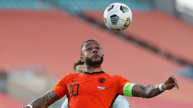 Schlüsselspieler der Niederländer: Memphis Depay kontrolliert den Ball.