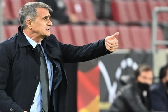 Erhofft sich zusätzliche Motivation für seine Mannschaft durch das Eröffnungsspiel: Türkei-Trainer Senol Günes.