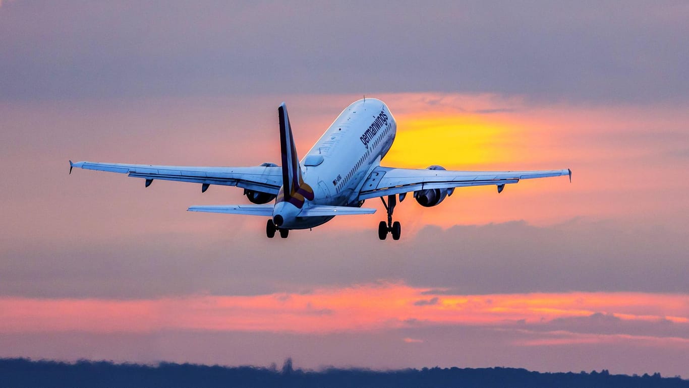 Flugzeug: Pauschalreisende sollen ihr Geld künftig zurück erhalten, wenn der Reiseveranstalter insolvent geht.