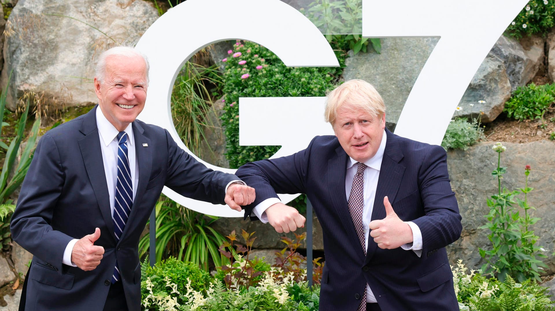 Joe Biden (links) und Boris Johnson (rechts) in Carbis Bay: Die Regierungschefs haben sich vor dem anstehenden G7-Gipfel unter vier Augen getroffen.