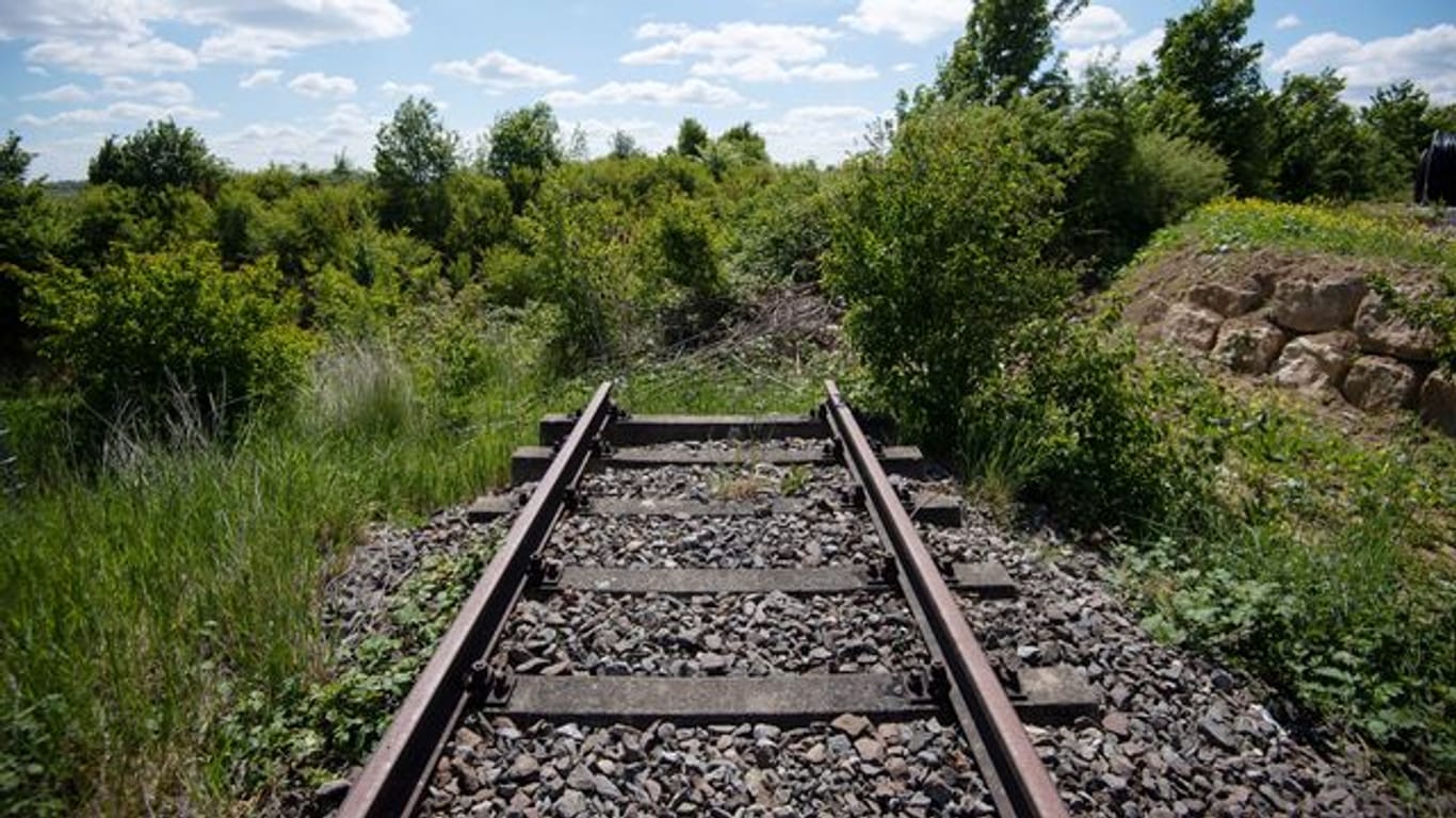 Gleis einer stillgelegten Bahnstrecke