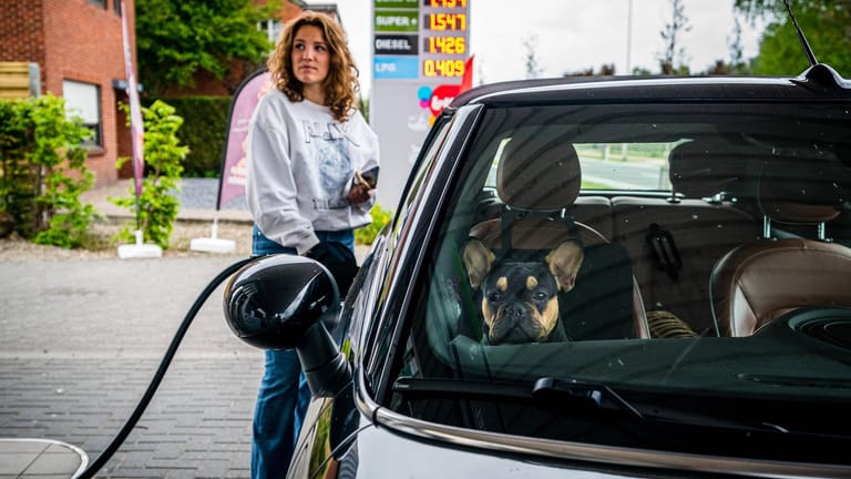 Keine Freude beim Tanken (Symbolbild): Die Benzinpreise dürften in den kommenden Jahren noch deutlich anziehen – auch mit einer CDU-Regierung.
