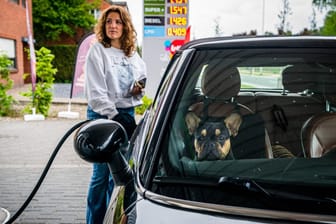 Keine Freude beim Tanken (Symbolbild): Die Benzinpreise dürften in den kommenden Jahren noch deutlich anziehen – auch mit einer CDU-Regierung.