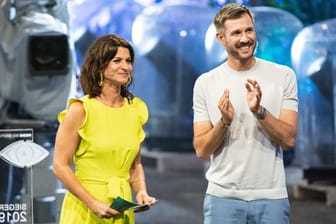Eine neue Runde für die "Promi Big Brother"-Moderatoren Jochen Schropp (l) und Marlene Lufen steht an.