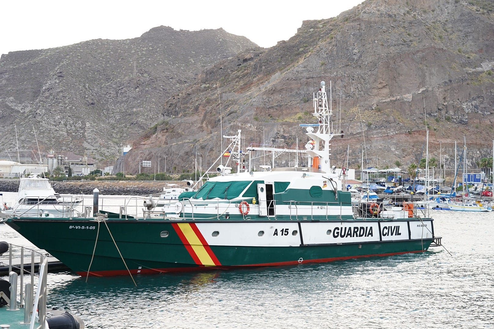 Ein Boot der Guardia Civil in einem Hafen von Teneriffa: Das Boot war an der Suche nach dem vermissten Mädchen beteiligt.