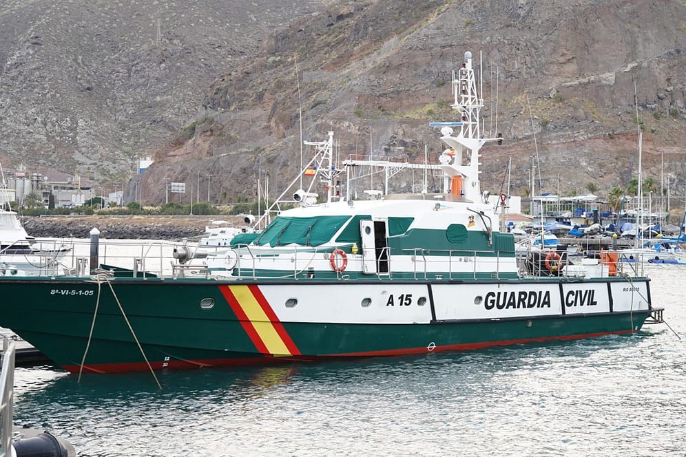 Ein Boot der Guardia Civil in einem Hafen von Teneriffa: Das Boot war an der Suche nach dem vermissten Mädchen beteiligt.