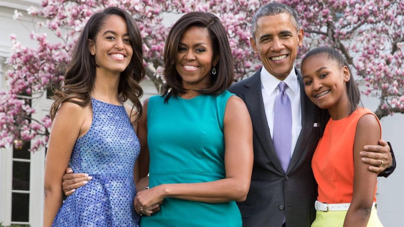Die Obamas: Malia, Michelle, Barack und Sasha mit den Hunden Sunny and Bo