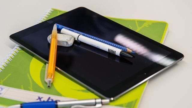 Über 10.000 Lehrkräfte bekommen noch vor den Ferien Tablets