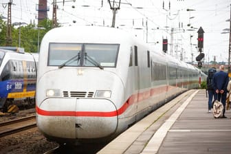 DEU Deutschland Nordrhein Westfalen Essen 26 05 2019 Essen Hauptbahnhof Intercity Express Zug