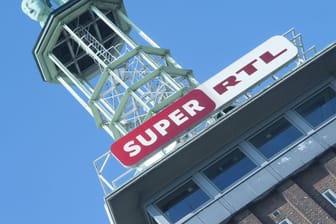 Der Kölner Messeturm mit dem Super RTL-Logo (Symbolbild): Der Kinderprogrammmarkt ist umkämpft.