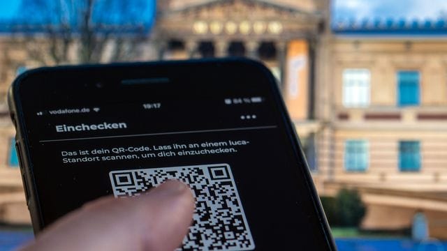Die Luca App ermöglicht verschlüsselte Kontaktdatenübermittlung für Gastgeber und ihre Gäste sowie datensichere Nachverfolgung. Die Luca App ermöglicht verschlüsselte Kontaktdatenübermittlung für Gastgeber und ihre Gäste sowie datensichere Nachverfolgung.