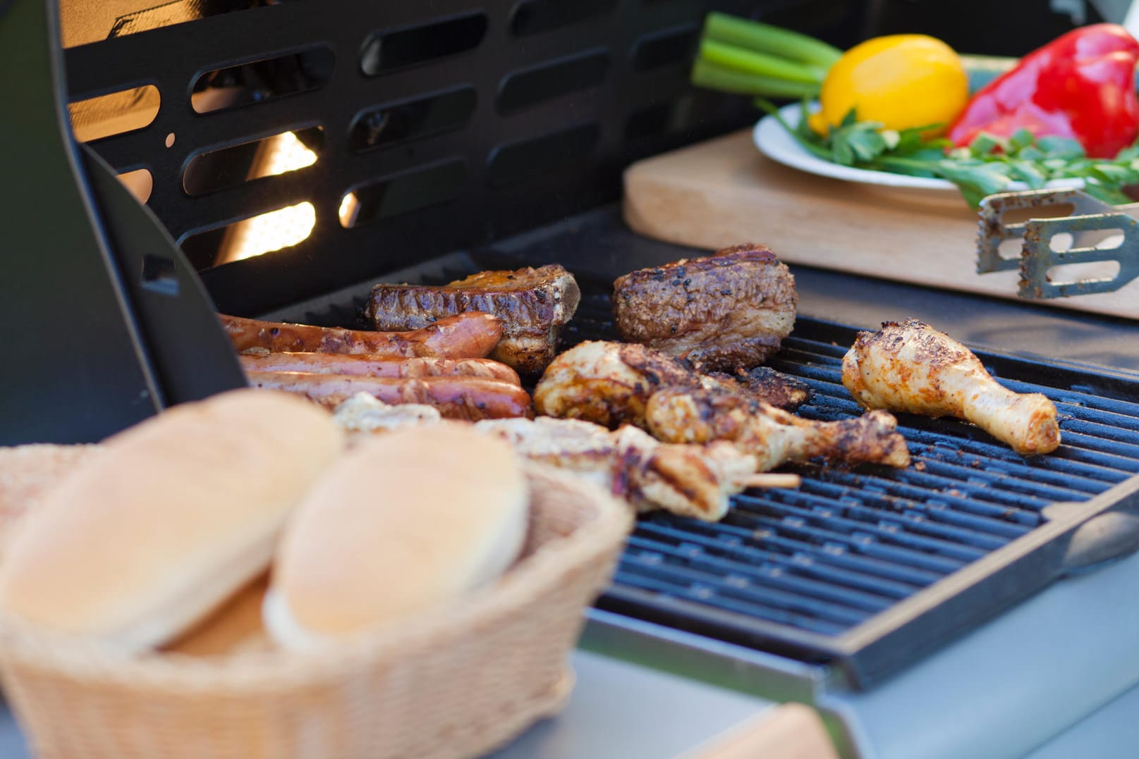 Bereit für die Grillsasion? Mit dem reduzierten Gasgrill von Weber sind Sie optimal ausgestattet.