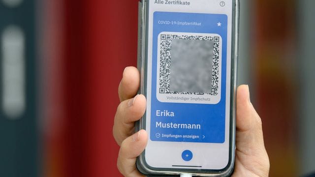 Vorstellung des Digitalen Impfpasses: In dem QR-Code sind alle wichtigen Infos zur Impfung hinterlegt.