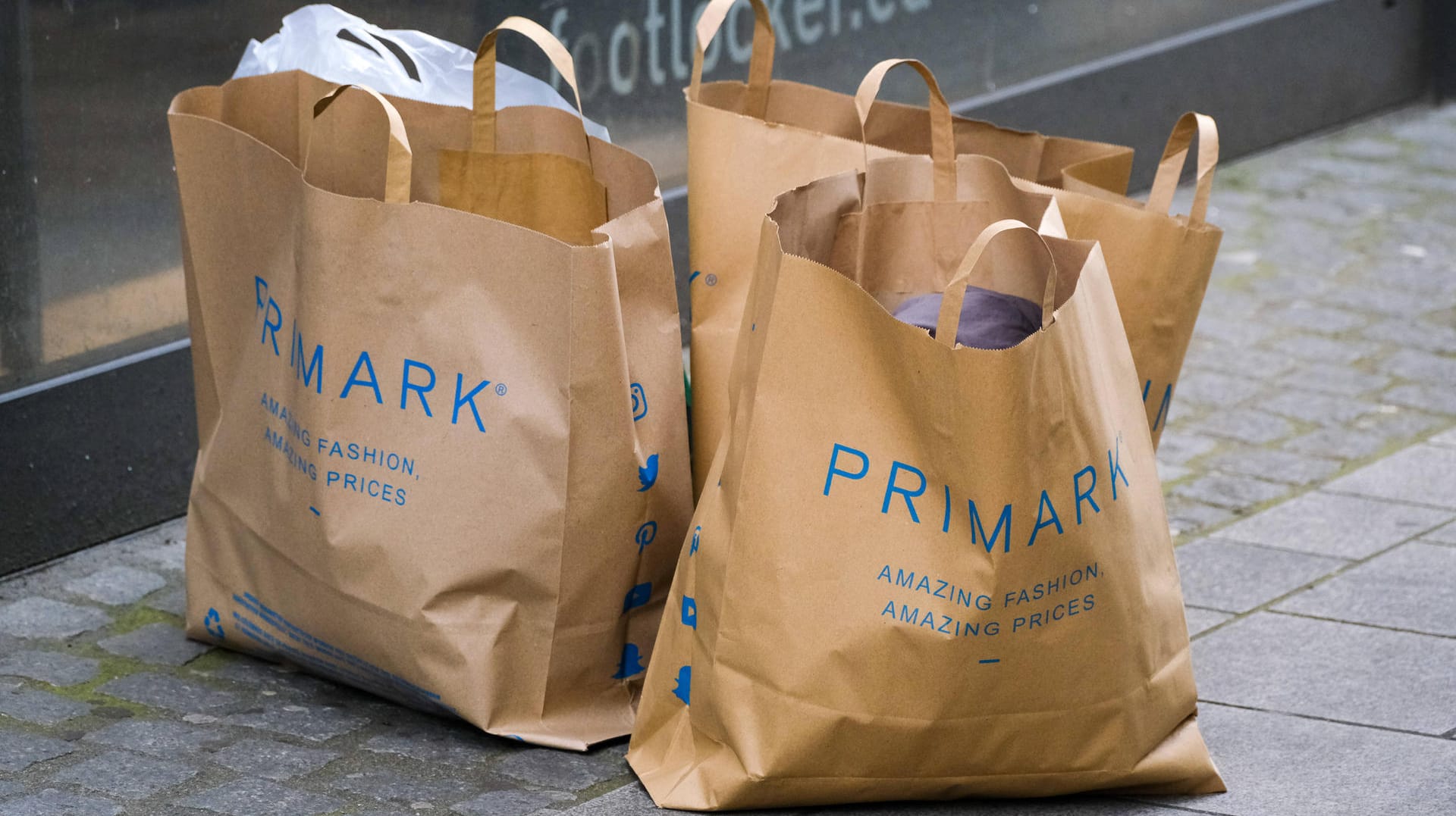 Primark-Tüten (Symbolbild): Das Lieferkettengesetz wurde angenommen. Primark-Tüten (Symbolbild): Das Lieferkettengesetz wurde angenommen.