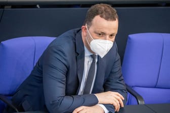 Im Masken-Dilemma: Jens Spahn muss heftige Kritik im Bundestag einstecken.