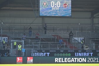 Eine Tribüne im Holstein Stadion in Kiel (Archivbild): Das Stadion entspricht nicht den Anforderungen der Zweiten Bundesliga.