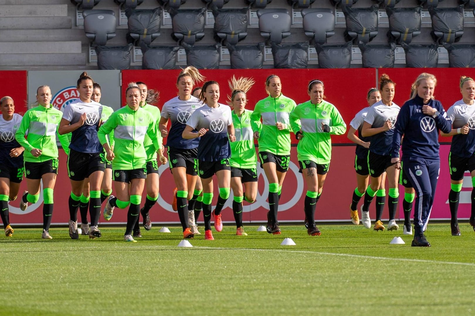 Die Frauenmannschaft des VfL Wolfsburg: Sie wollen den siebten Pokalsieg in Folge erreichen.